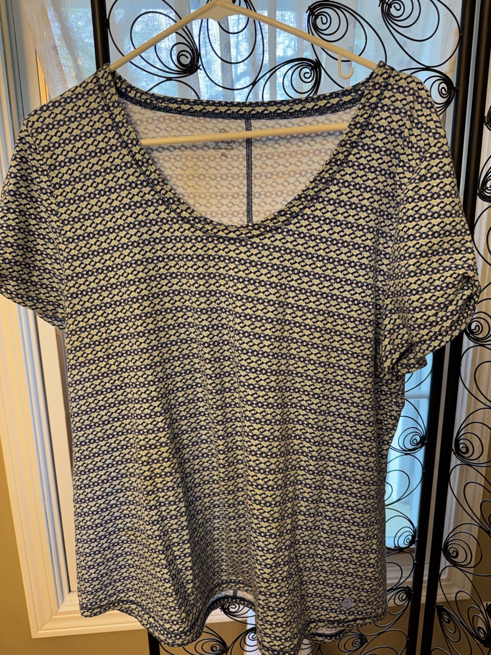 T By Talbots Women's XL Blue /White Geo Print Athleisure Tee